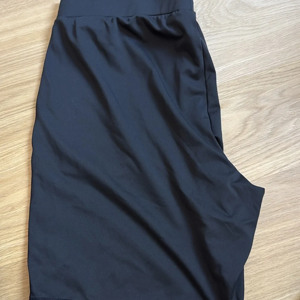 Men's Black Athletic Shorts with Pockets - Picture 2 of 2